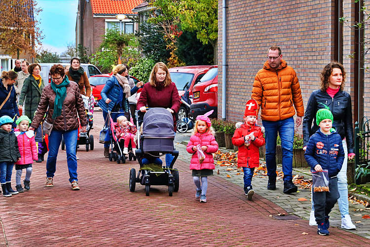 Aankomst van de Sint en zijn Zwarte Pieten in Waarder_049